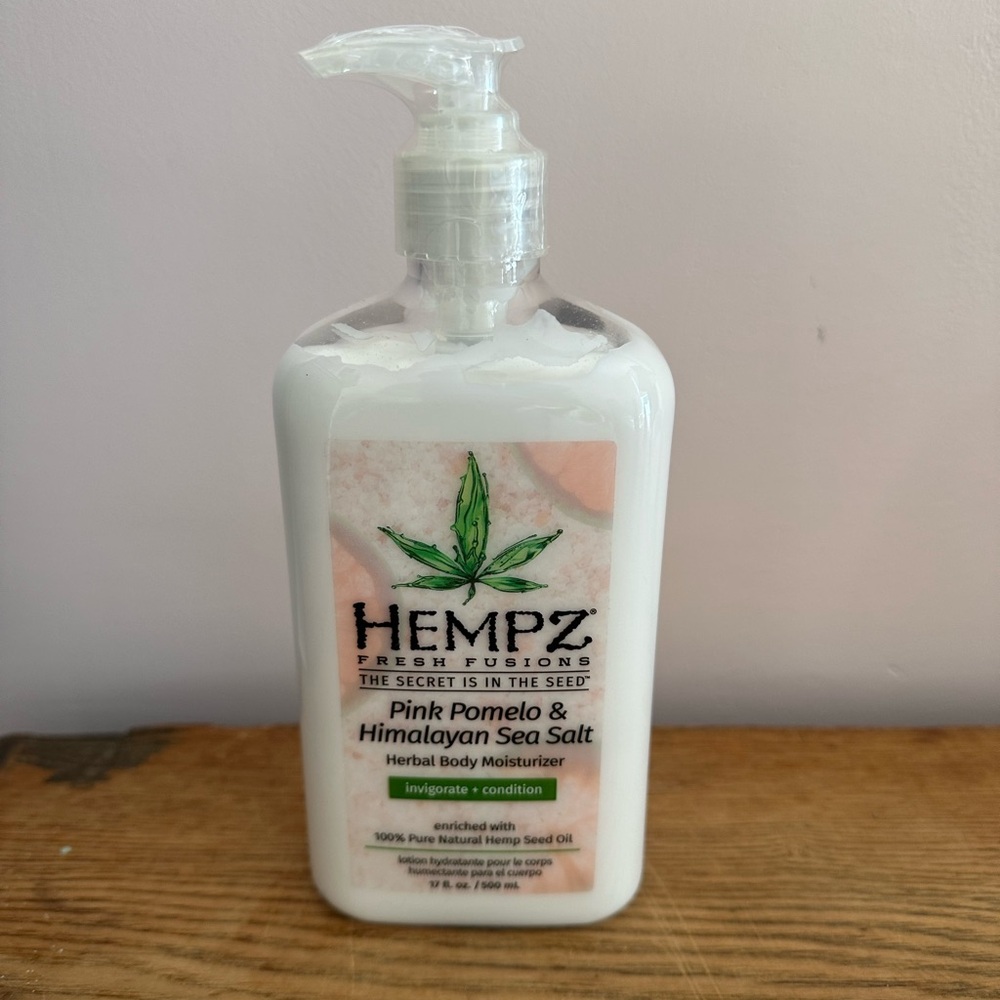 Hempz PINK POMELO & HIMALAYAN SEA SALT Herbal Body Moisturizer - 17 Oz